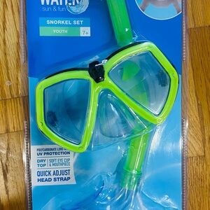 Youth Snorkel Set in Neon Green